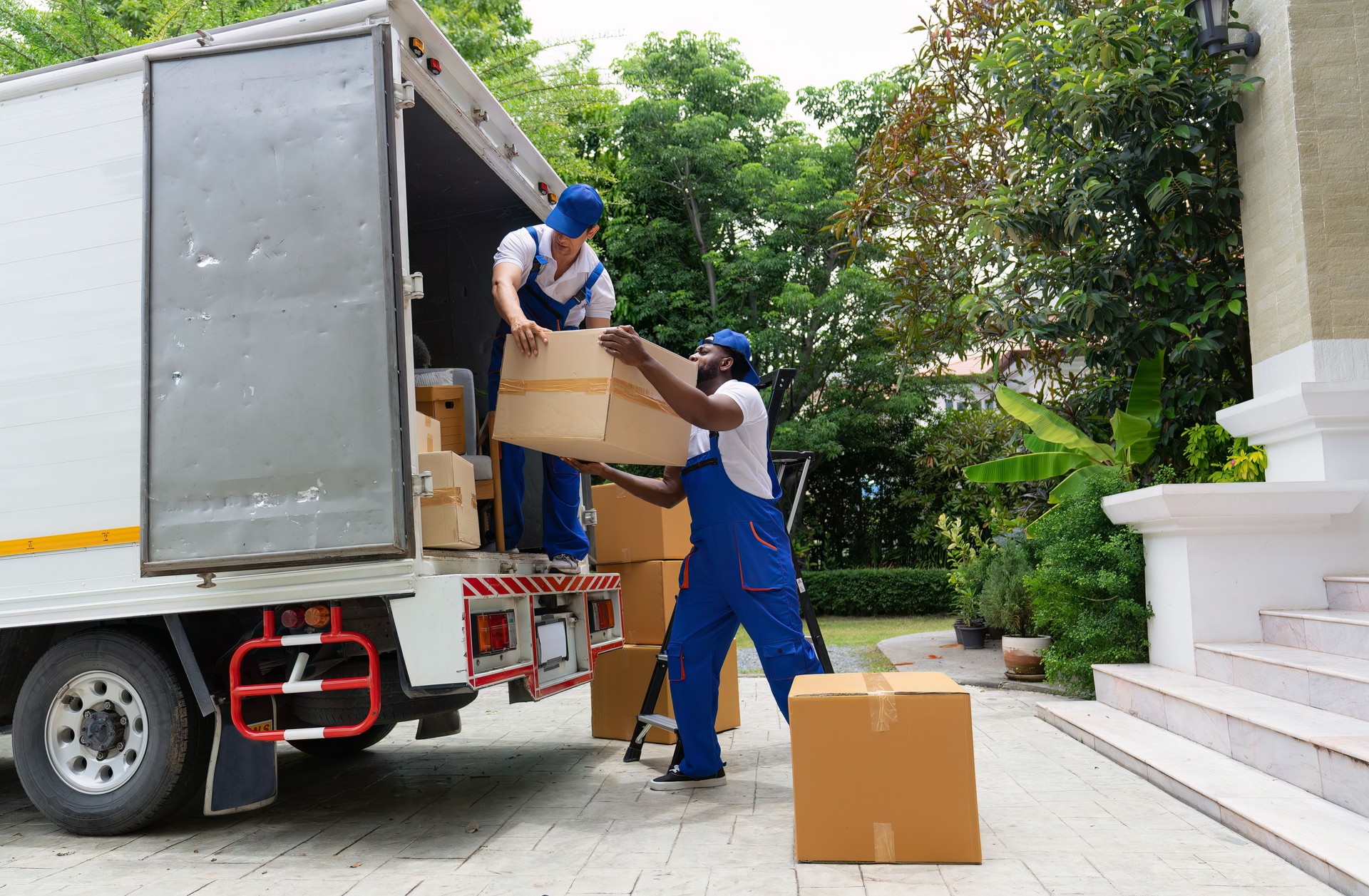 Professional goods move service use truck carry personal belongings door to door transport delivery